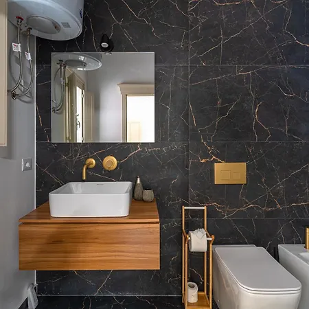 Iris E Petros * 锡拉库扎