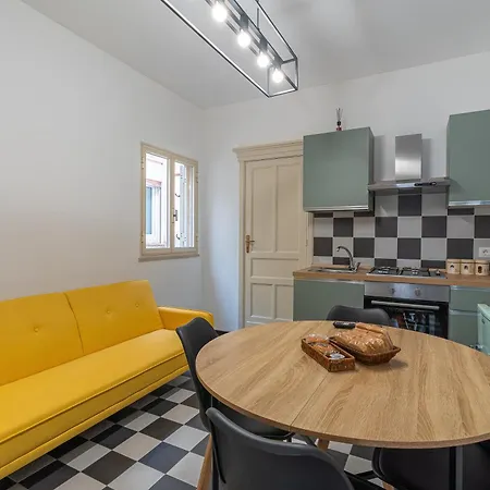 Iris E Petros Apartment