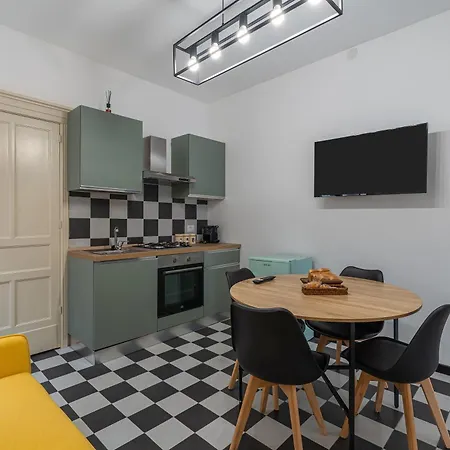 Iris E Petros Apartment Syrakus