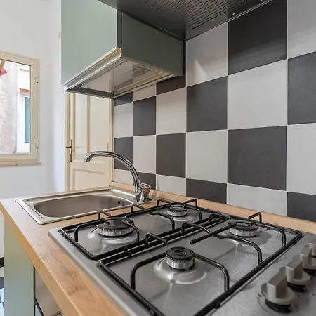 Iris E Petros Apartment *