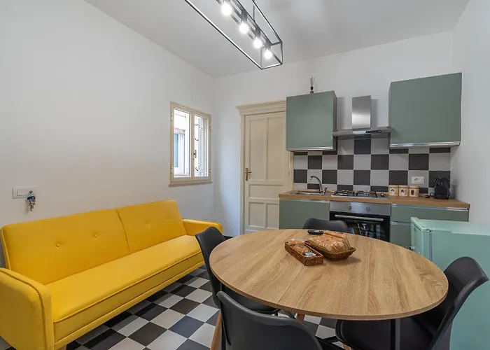 Iris E Petros شقة