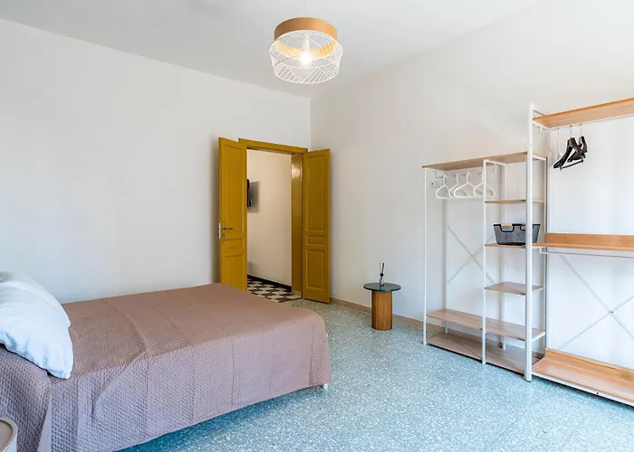 Iris E Petros سيراكوزا