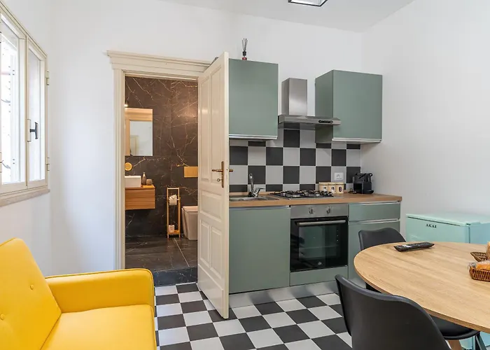 Iris E Petros 시라쿠사