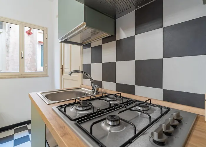 Iris E Petros شقة *